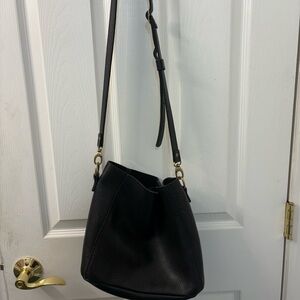 Portland Leather Black Shoulder Bag Classic Design